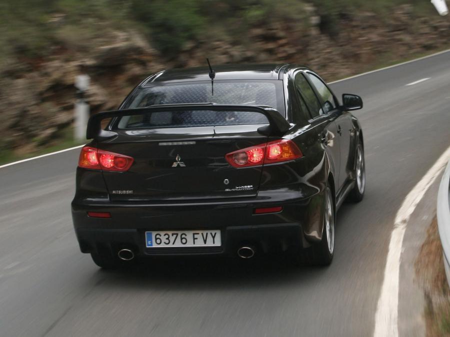  Mitsubishi Lancer Evolution X 2008 года  (EU) (фото 15 из 21)